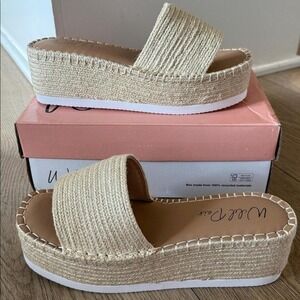 NWT Women's Wild Pair brand size 10 natural jute platform sandals.